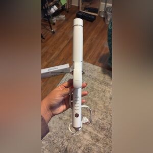 T3 Luxe White and Rose Gold Hair Curler single pass